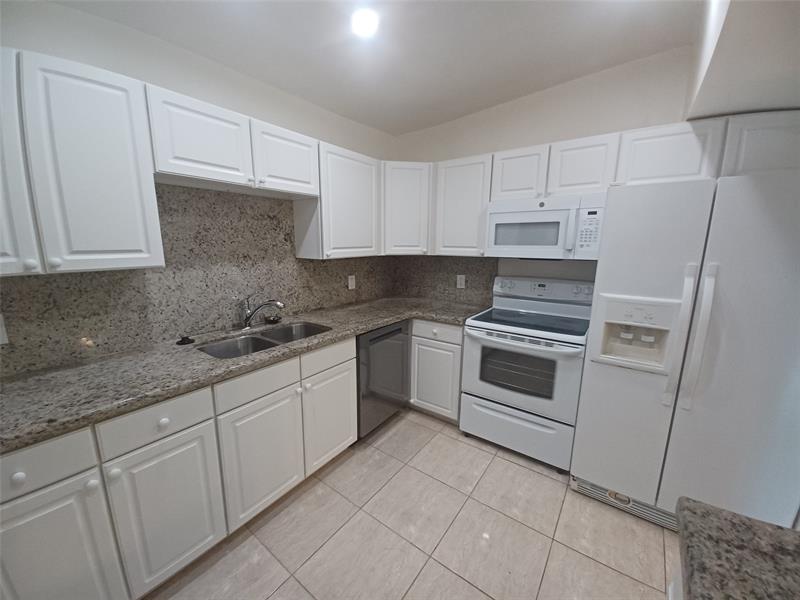 Image 6 of 14 For 301 Pine Island Rd  216