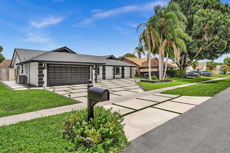 Image 4 of 53 For 8301 52nd St