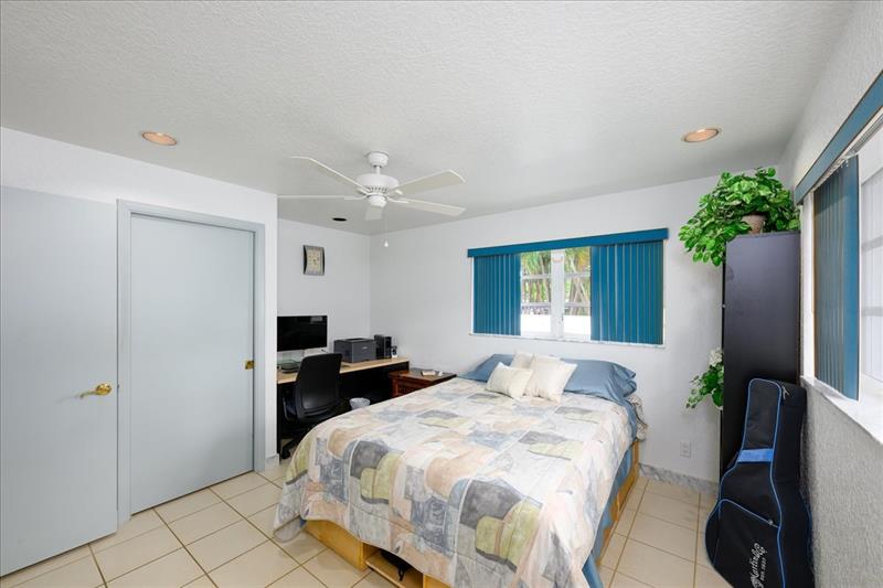 Image 28 of 33 For 200 11th St  