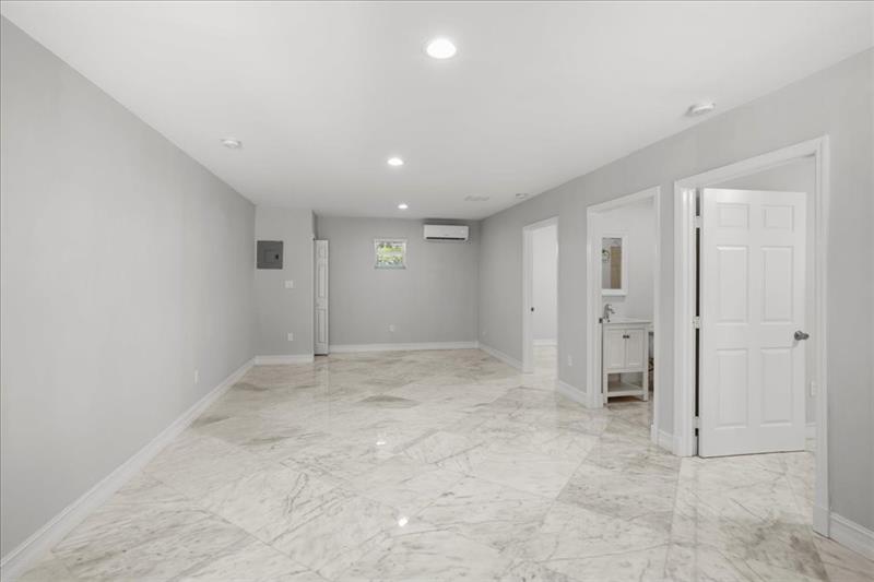 Image 25 of 39 For 1820 59th Ct