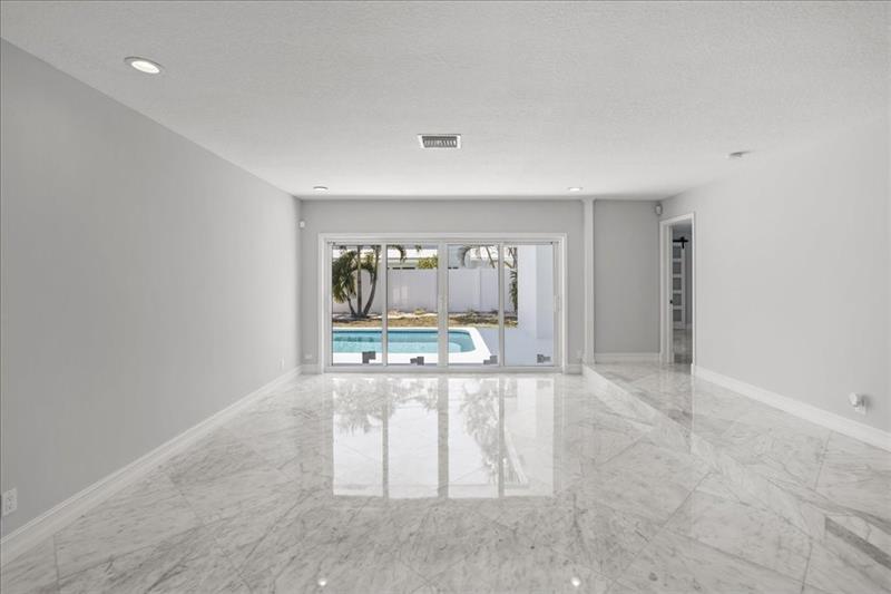 Image 5 of 39 For 1820 59th Ct