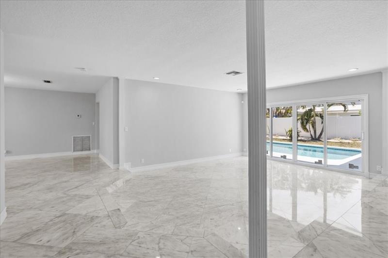 Image 6 of 39 For 1820 59th Ct