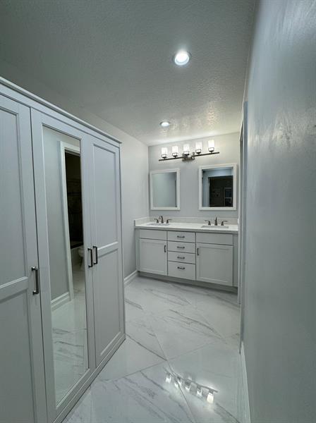 Image 16 of 21 For 6379 Bay Club Dr  2
