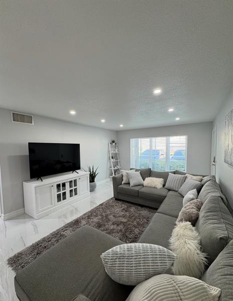 Image 4 of 21 For 6379 Bay Club Dr  2