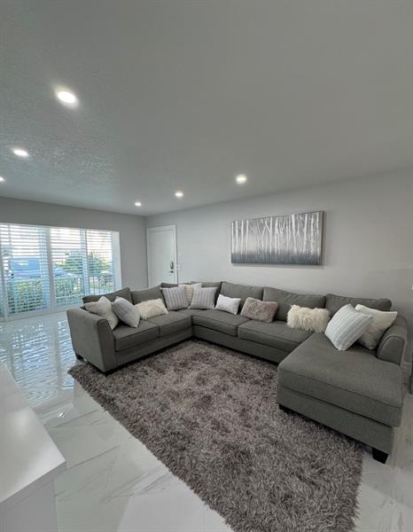 Image 5 of 21 For 6379 Bay Club Dr  2