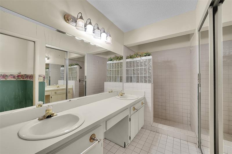 Image 16 of 25 For 14980 Durham Ln