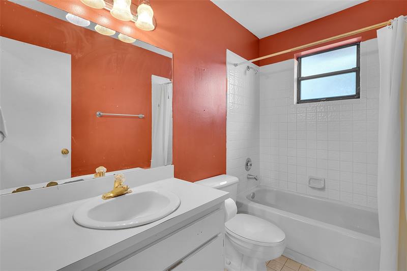 Image 17 of 25 For 14980 Durham Ln