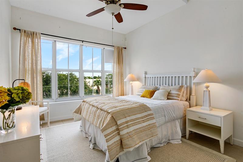 Image 14 of 39 For 3960 Flagler Drive  306