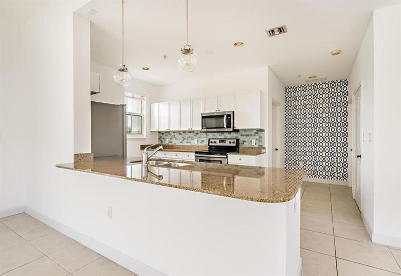 Image 16 of 39 For 3960 Flagler Drive  306