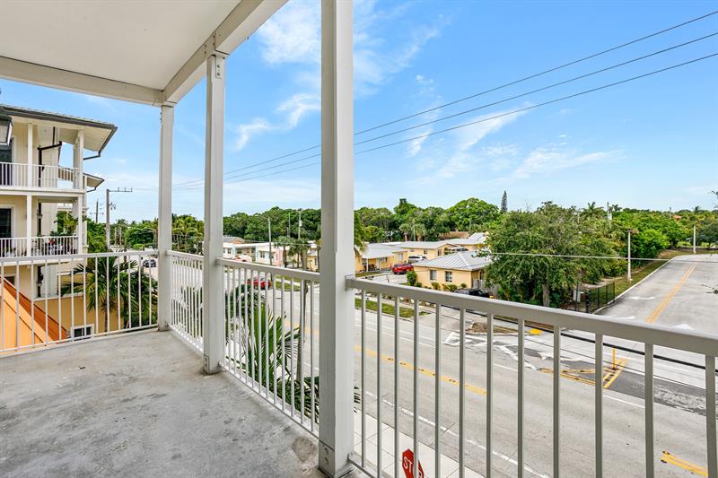 Image 21 of 39 For 3960 Flagler Drive  306