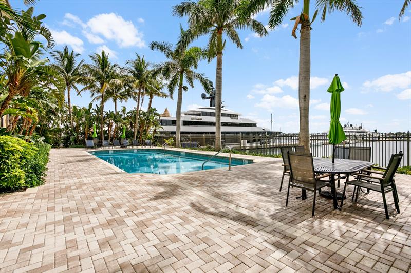Image 24 of 39 For 3960 Flagler Drive  306