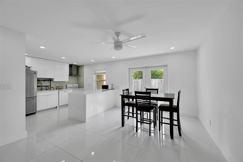 Image 3 of 20 For 3028 69th Ct  3-f