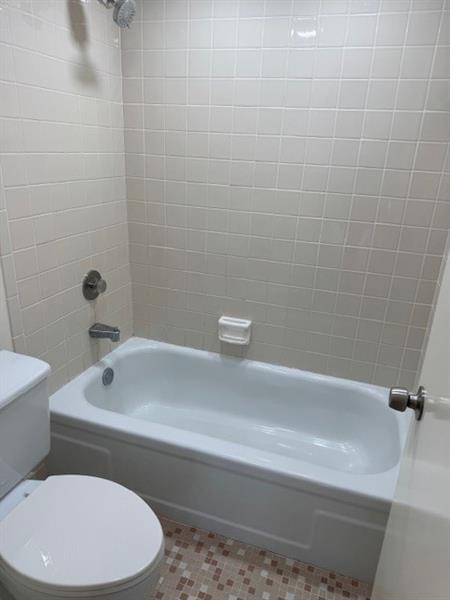 Image 10 of 18 For 2320 Cypress Bend Dr  201