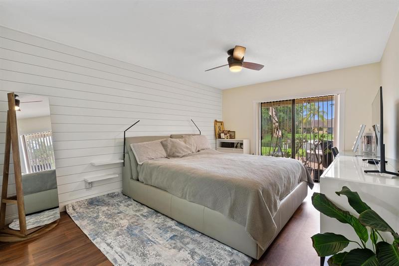 Image 17 of 42 For 6734 Bridlewood Ct  6734