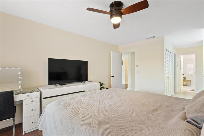 Image 18 of 42 For 6734 Bridlewood Ct  6734