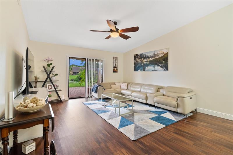 Image 4 of 42 For 6734 Bridlewood Ct  6734