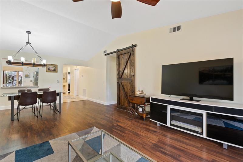 Image 5 of 42 For 6734 Bridlewood Ct  6734