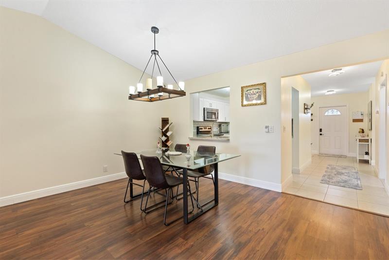 Image 7 of 42 For 6734 Bridlewood Ct  6734