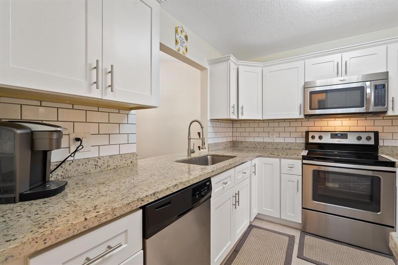Image 9 of 42 For 6734 Bridlewood Ct  6734