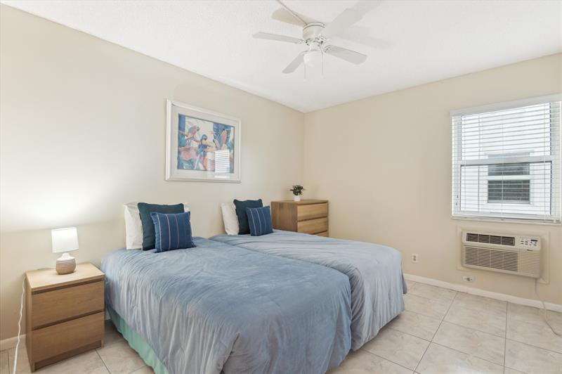 Image 10 of 12 For 720 Orton Ave  206