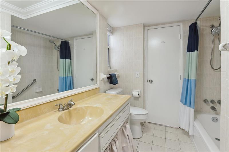 Image 11 of 12 For 720 Orton Ave  206