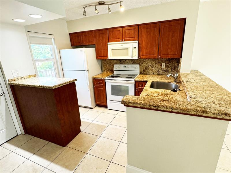 Image 13 of 18 For 2108 Cypress Bend Dr  309
