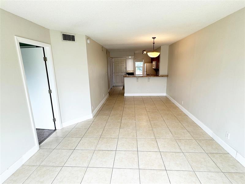 Image 3 of 18 For 2108 Cypress Bend Dr  309