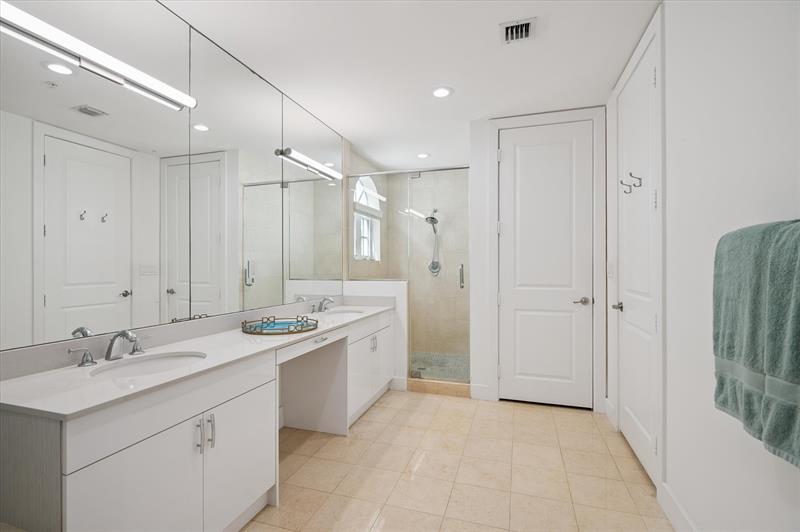Image 17 of 36 For 63 Isle Of Venice Dr  63