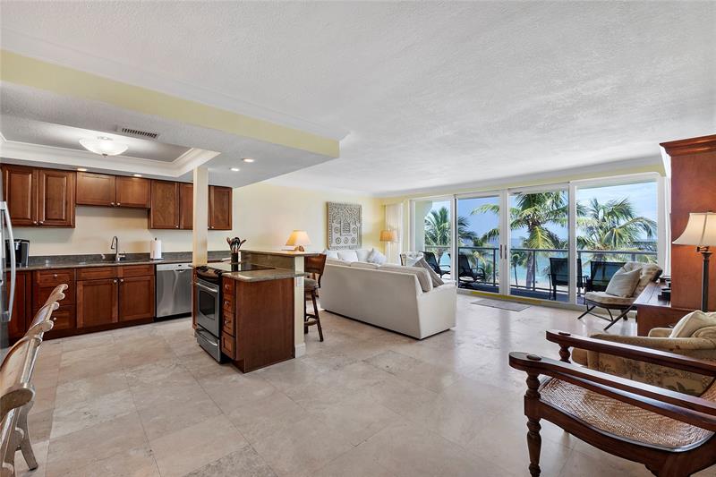 Image 15 of 60 For 2080 Hillsboro Blvd  407