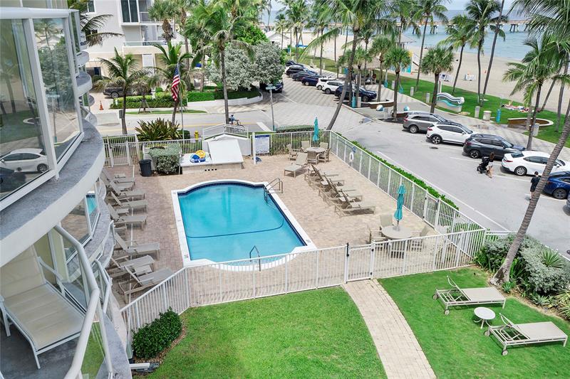 Image 26 of 60 For 2080 Hillsboro Blvd  407