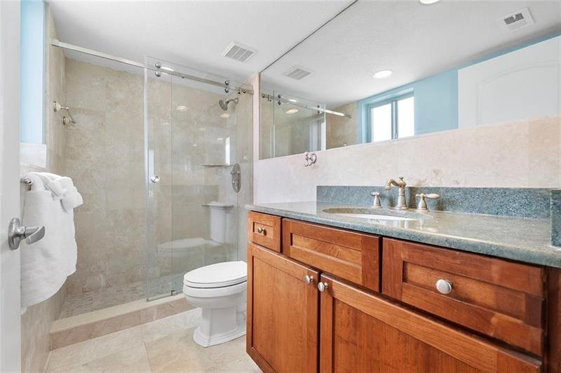 Image 33 of 60 For 2080 Hillsboro Blvd  407