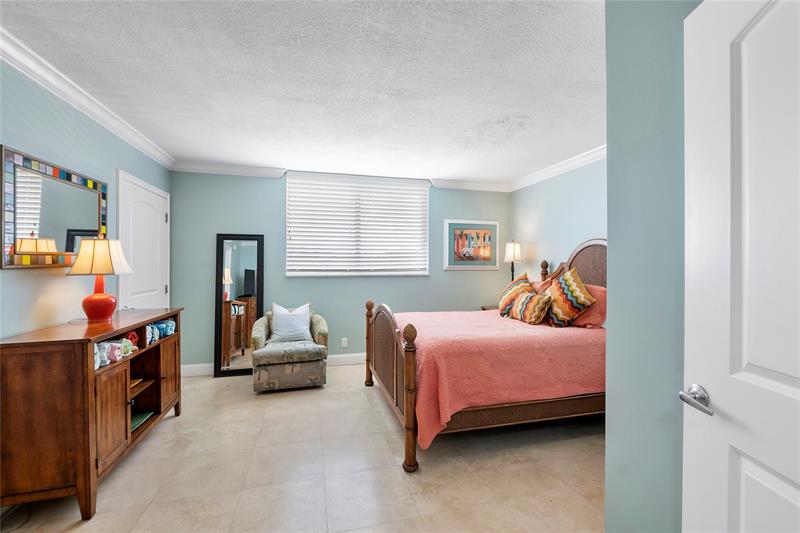 Image 38 of 60 For 2080 Hillsboro Blvd  407
