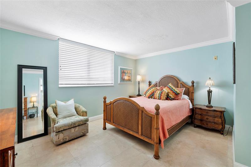 Image 39 of 60 For 2080 Hillsboro Blvd  407