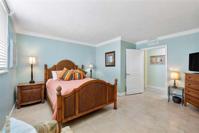 Image 40 of 60 For 2080 Hillsboro Blvd  407