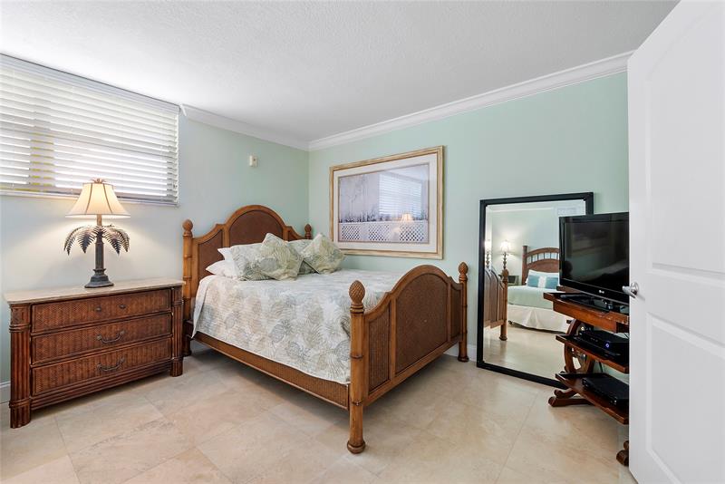 Image 44 of 60 For 2080 Hillsboro Blvd  407
