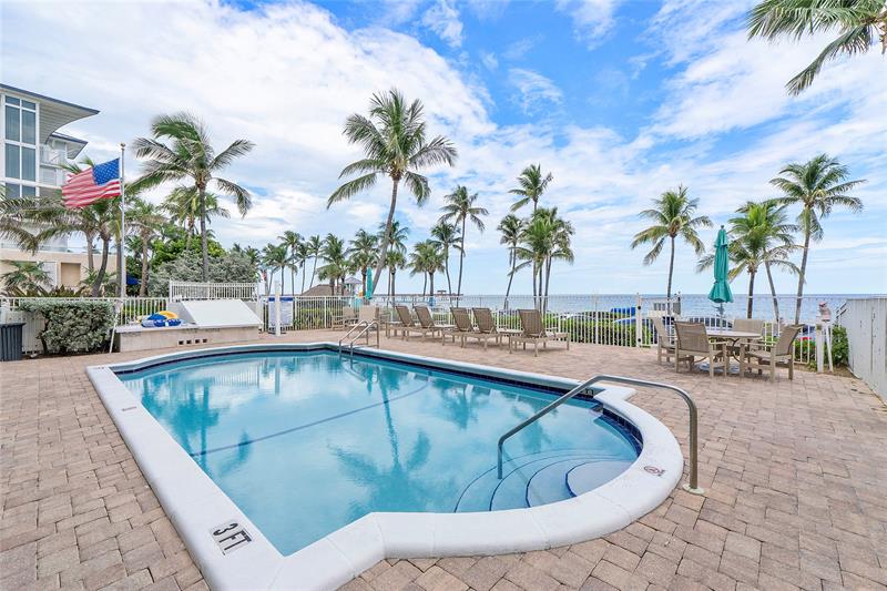 Image 8 of 60 For 2080 Hillsboro Blvd  407
