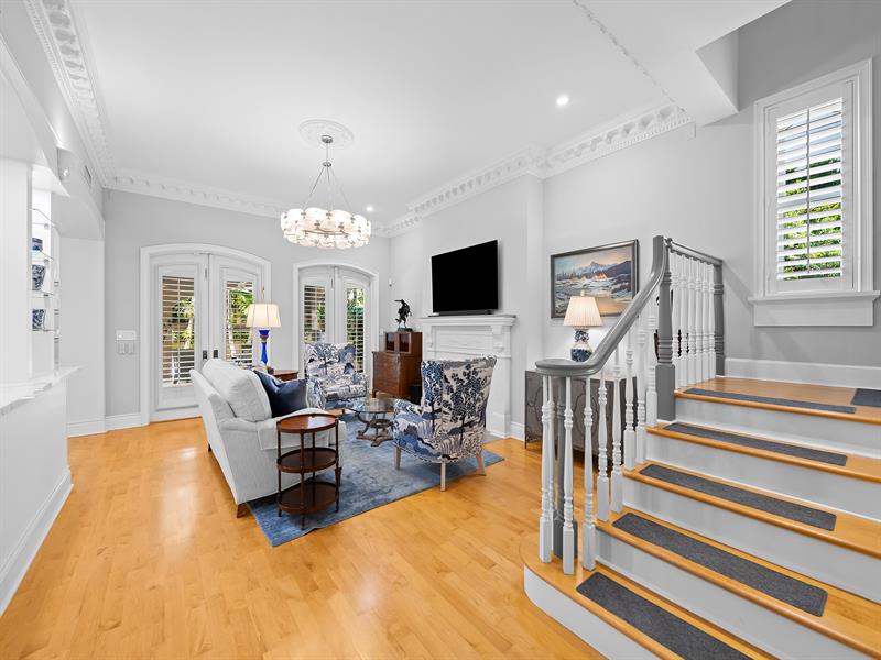 Image 10 of 52 For 525 Victoria Park Rd