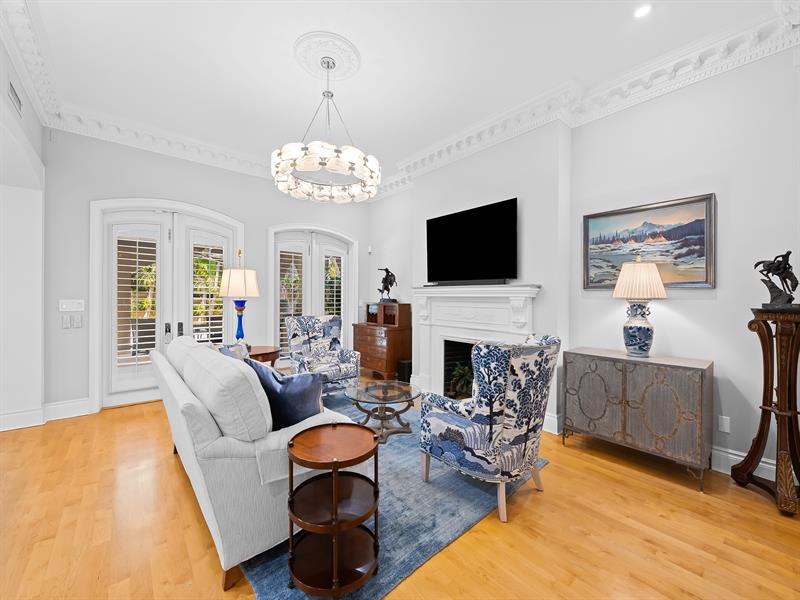 Image 11 of 52 For 525 Victoria Park Rd