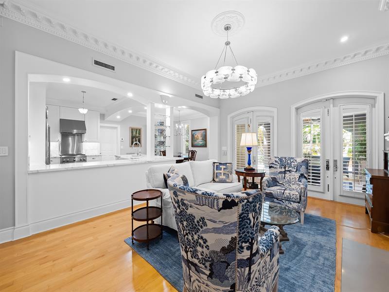 Image 12 of 52 For 525 Victoria Park Rd