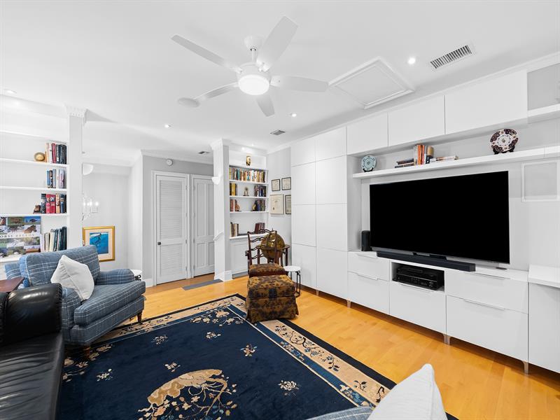 Image 19 of 52 For 525 Victoria Park Rd