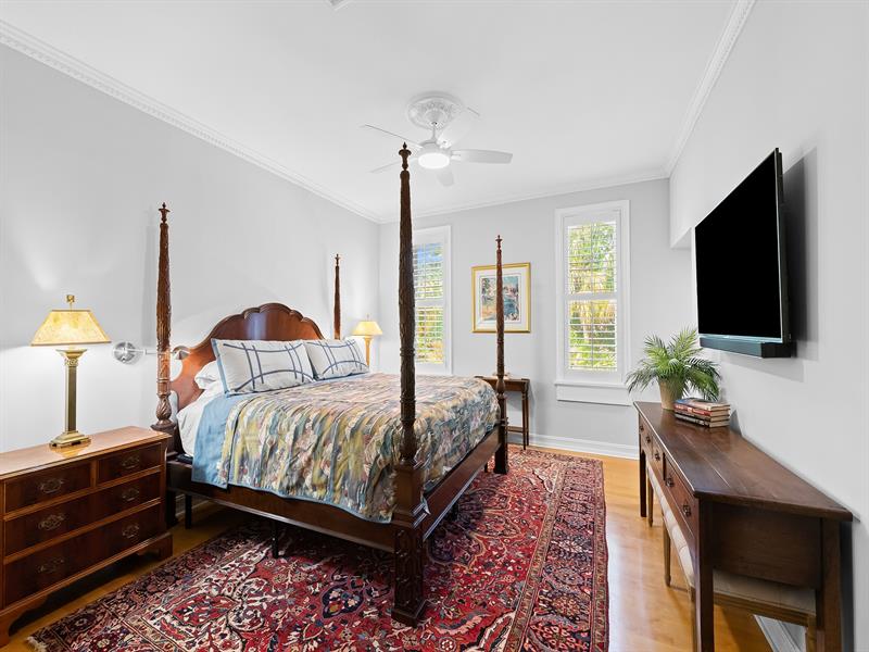 Image 20 of 52 For 525 Victoria Park Rd