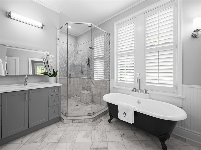 Image 24 of 52 For 525 Victoria Park Rd