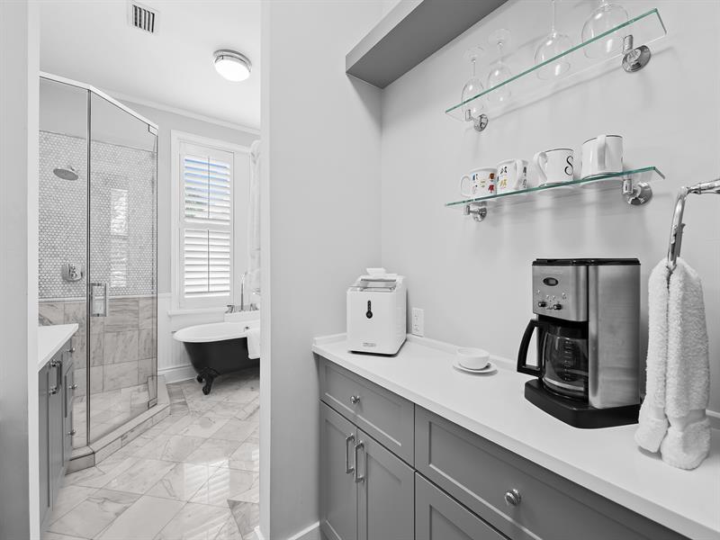 Image 26 of 52 For 525 Victoria Park Rd