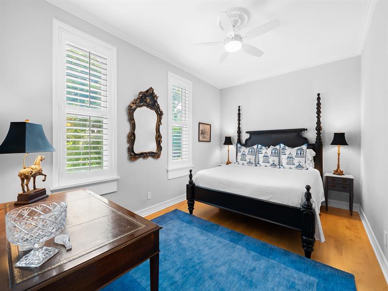 Image 27 of 52 For 525 Victoria Park Rd