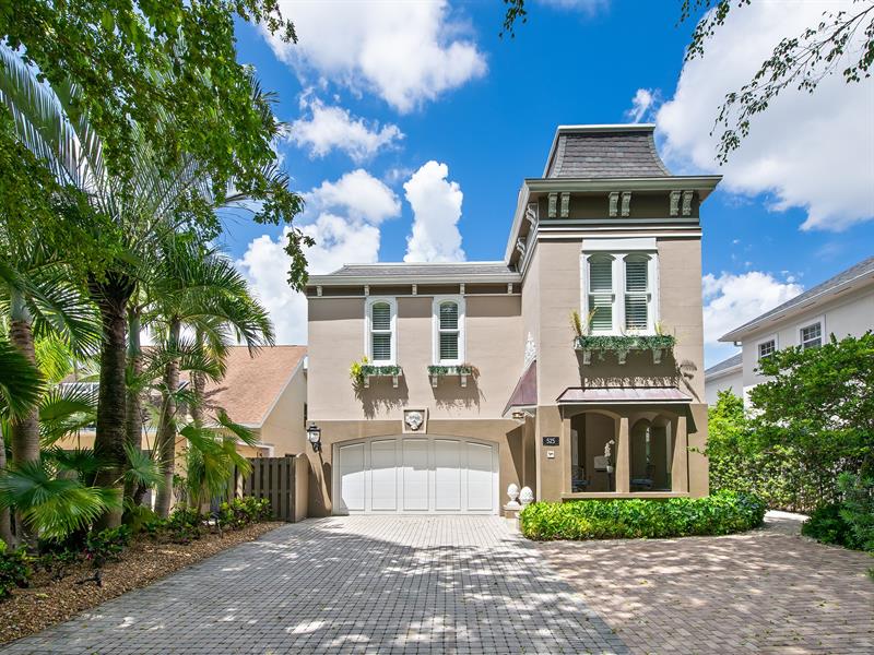 Image 3 of 52 For 525 Victoria Park Rd