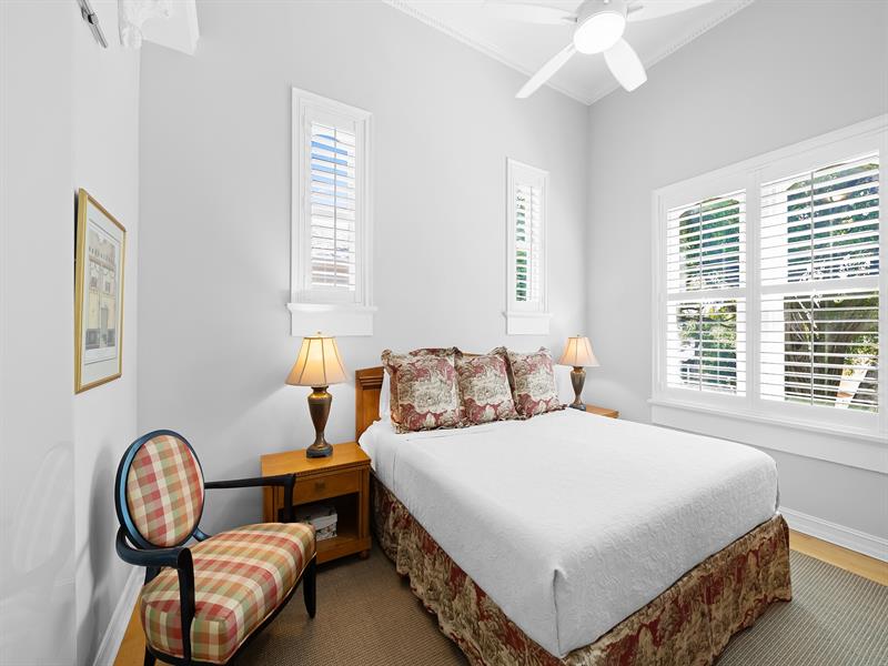 Image 30 of 52 For 525 Victoria Park Rd