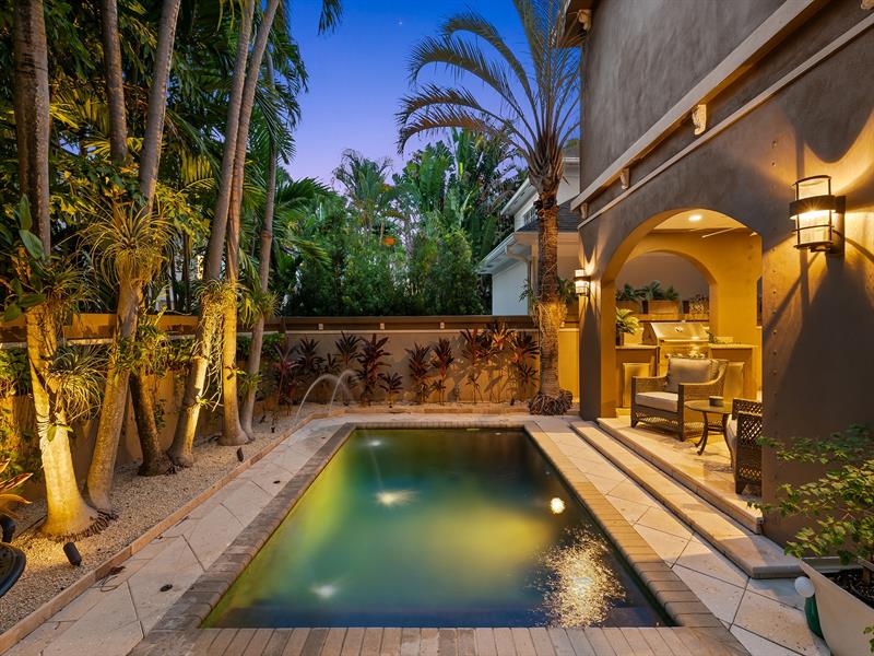 Image 42 of 52 For 525 Victoria Park Rd