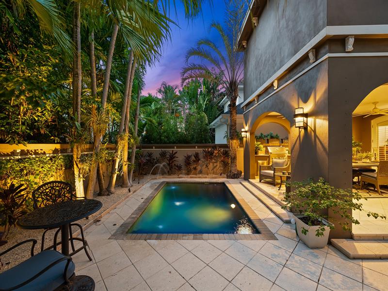 Image 43 of 52 For 525 Victoria Park Rd