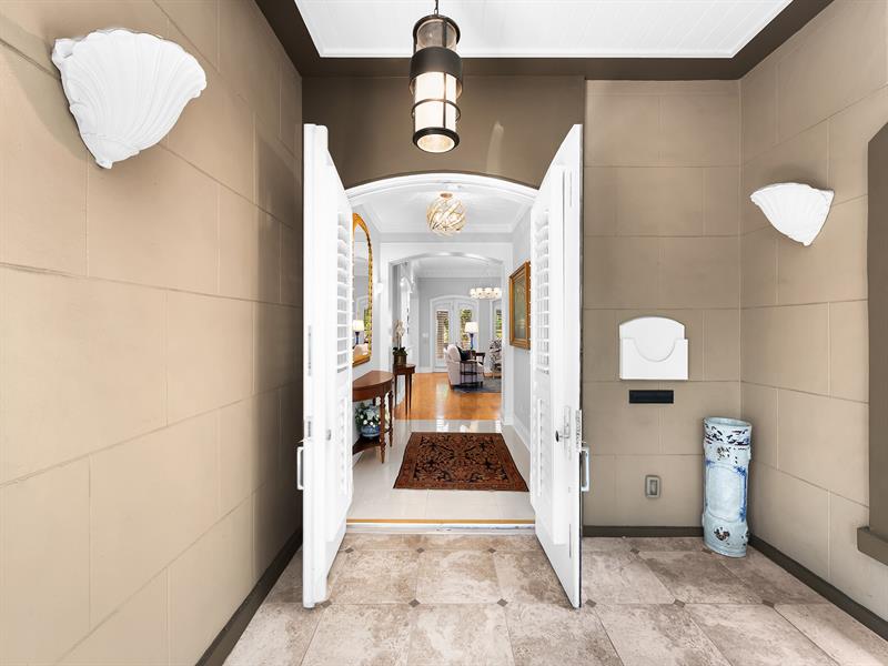 Image 7 of 52 For 525 Victoria Park Rd