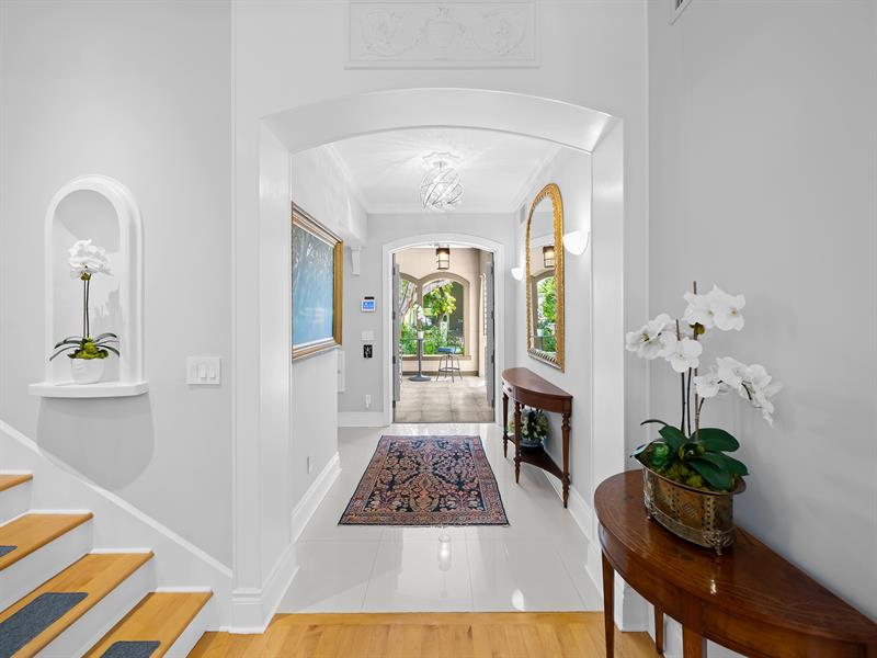 Image 8 of 52 For 525 Victoria Park Rd